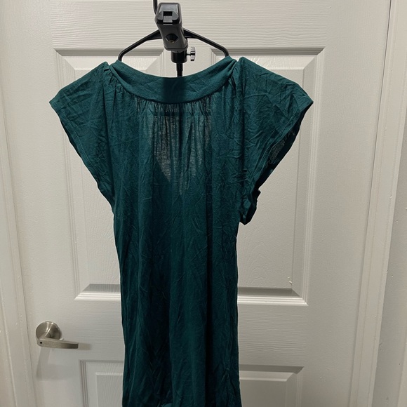 🛑 Teal Short-Sleeved Top with a V-Neck and Beaded Embellishment - Picture 2 of 7